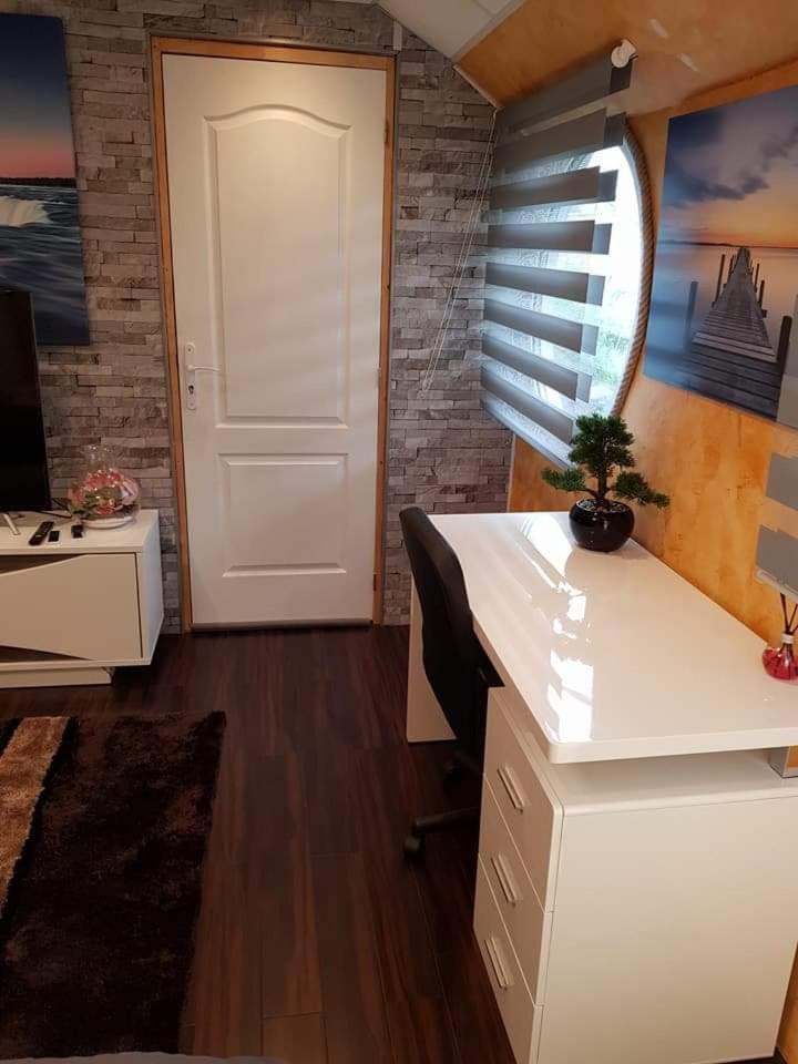 Peniche Morgane 2 Sas Les Betises Hotel Cambrai Luaran gambar