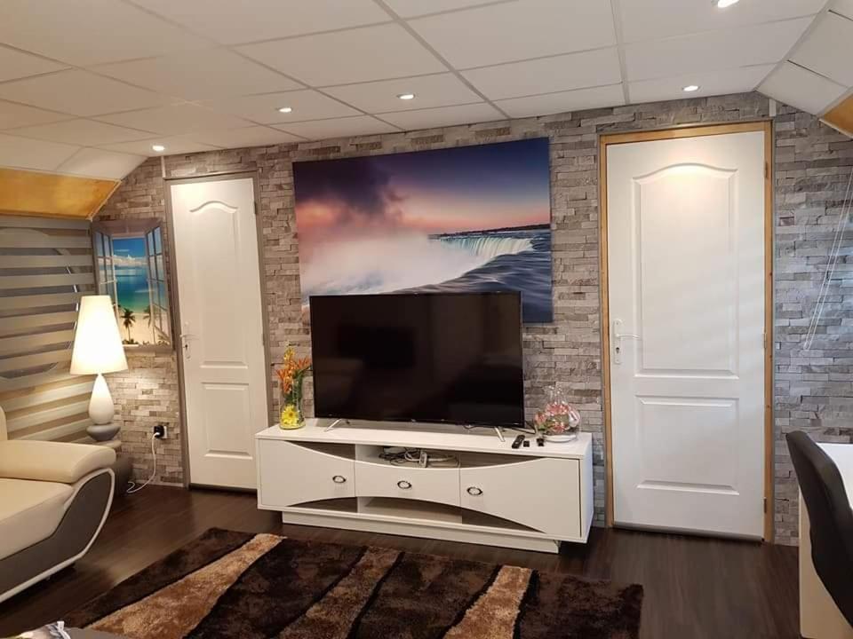 Peniche Morgane 2 Sas Les Betises Hotel Cambrai Luaran gambar